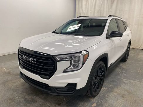Used 2023 GMC Terrain SLE w/ Driver Convenience Package AWD/4WD image 3
