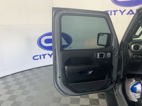 Used 2021 Jeep Wrangler Unlimited Sahara AWD/4WD image 13