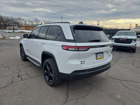 Used 2024 Jeep Grand Cherokee Limited w/ Luxury Tech Group II image 6