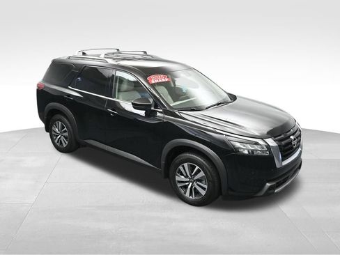Used 2025 Nissan Pathfinder SL FWD image 41