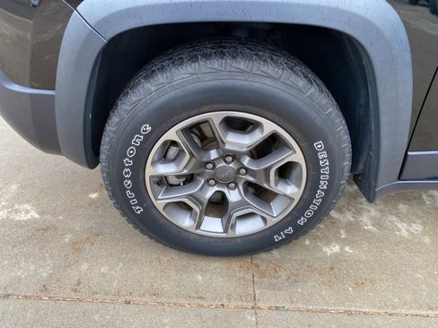 Certified 2022 Jeep Cherokee Trailhawk image 13