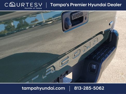 Used 2022 Toyota Tacoma TRD Sport image 7