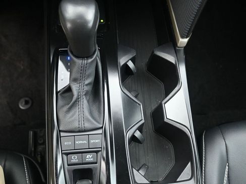 Used 2025 Toyota Camry SE image 14