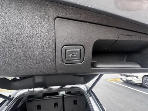 Used 2025 Cadillac XT5 Premium Luxury image 9