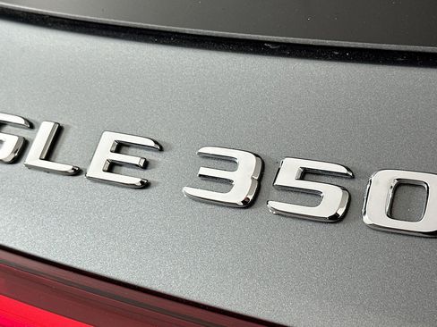 Used 2022 Mercedes-Benz GLE 350 w/ Premium Package image 10