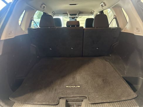 Used 2023 Nissan Rogue SV image 13