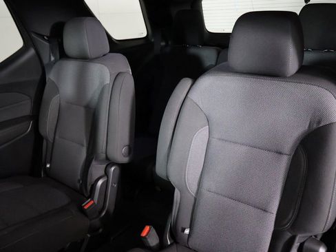 Used 2023 Chevrolet Traverse LT FWD image 34