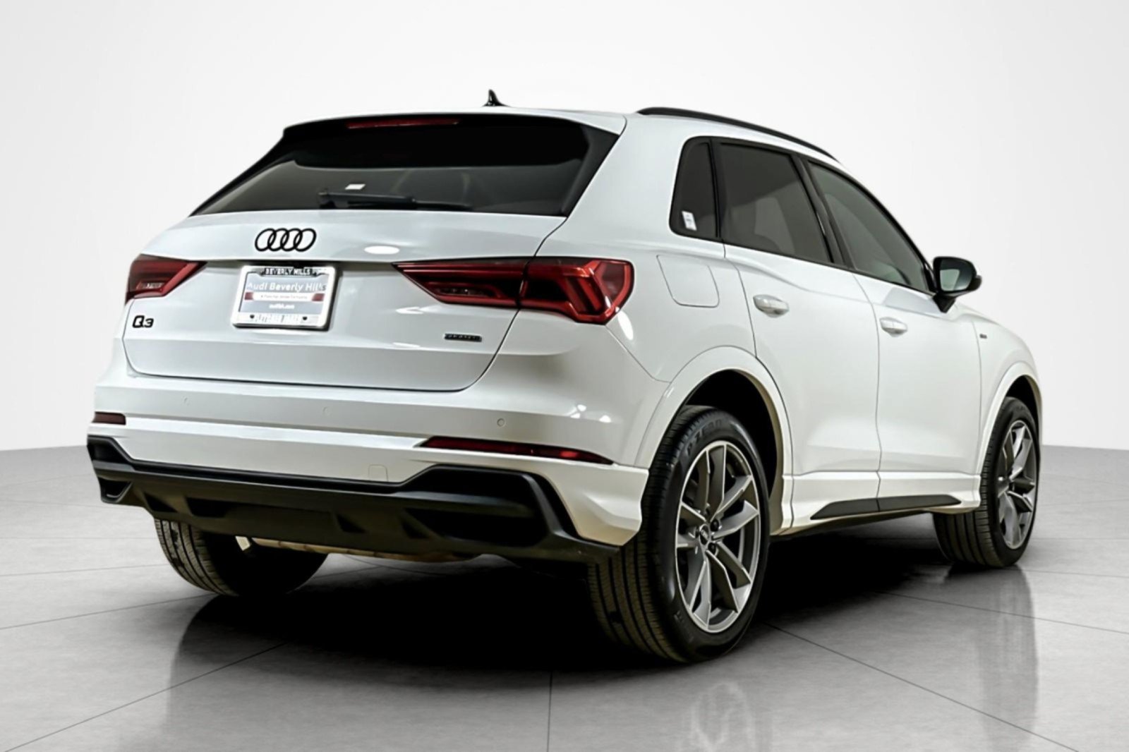 Used 2023 Audi Q3 2.0T Premium w/ Black Optic Sport Package AWD/4WD image 5