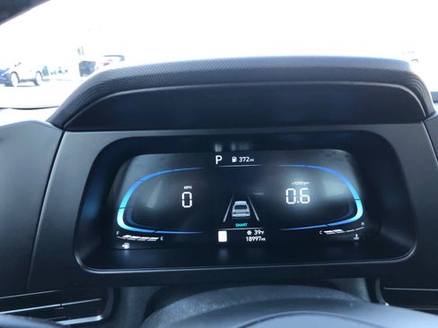 Certified 2025 Hyundai Elantra Sport image 10