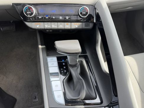 Used 2025 Hyundai Elantra SEL FWD image 11