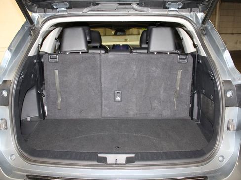 Used 2023 Toyota Highlander XLE AWD/4WD image 34