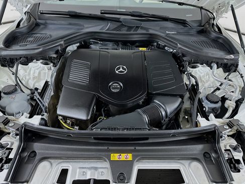 Used 2025 Mercedes-Benz GLC 300 4MATIC image 31