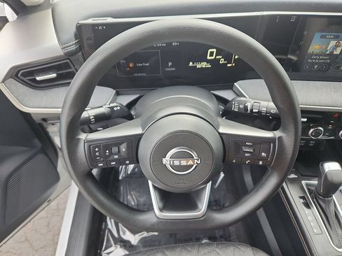Certified 2025 Nissan Kicks SV AWD/4WD image 19