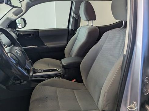 Used 2020 Toyota Tacoma SR5 w/ Technology Package image 10
