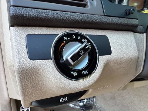 Used 2010 Mercedes-Benz C 350 Sport image 22