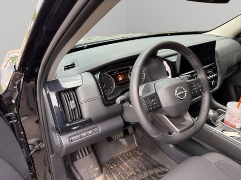 Used 2026 Nissan Pathfinder SV FWD image 3