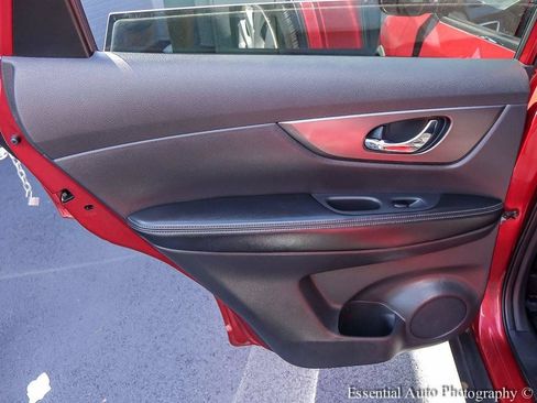 Used 2016 Nissan Rogue S w/ Appearance Package FWD image 18