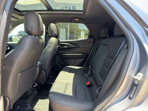 Used 2021 Chevrolet TrailBlazer RS w/ Sun and Liftgate Package FWD image 5