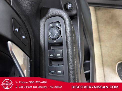 Used 2024 GMC Terrain SLT AWD/4WD image 12