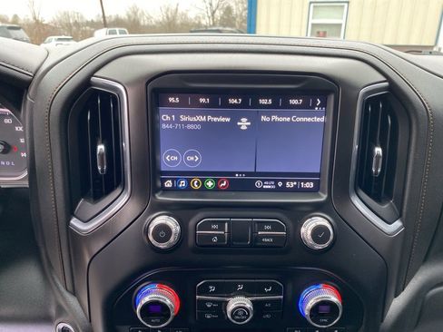 Used 2022 GMC Sierra 2500 AT4 image 25