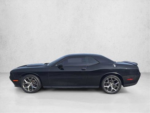 Used 2016 Dodge Challenger SXT w/ Driver Convenience Group image 8