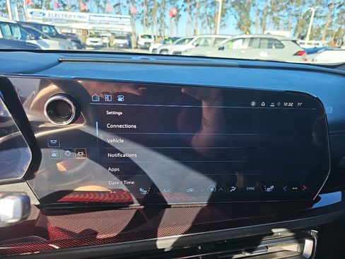 Used 2025 Chevrolet Traverse Z71 w/ Driver Confidence Package image 15