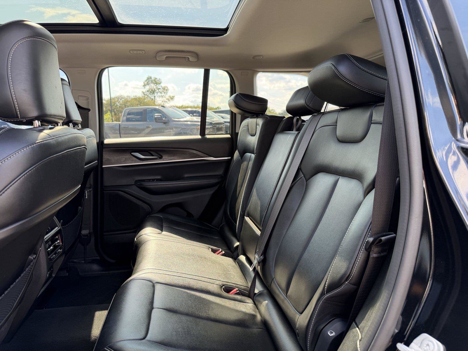Used 2023 Jeep Grand Cherokee Limited RWD image 18