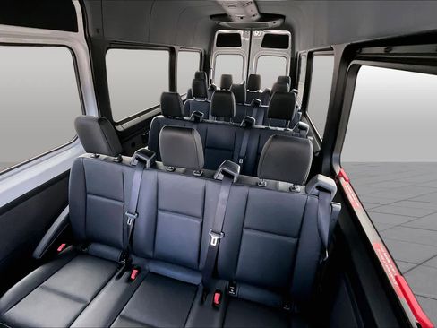 Used 2025 Mercedes-Benz Sprinter 2500 image 21