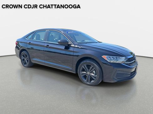 Used 2023 Volkswagen Jetta SE FWD image 2