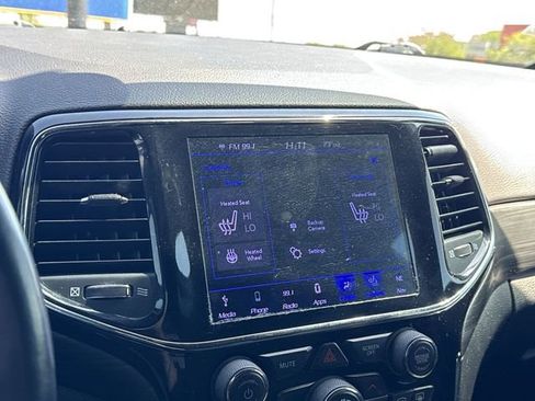 Used 2019 Jeep Grand Cherokee Laredo RWD image 21