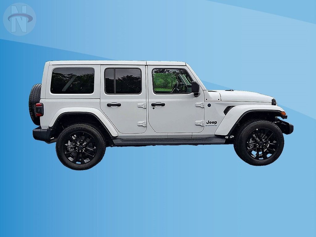 Used 2025 Jeep Wrangler Unlimited Sahara AWD/4WD image 9