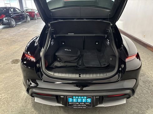 Used 2024 Porsche Taycan 4 Cross Turismo image 7