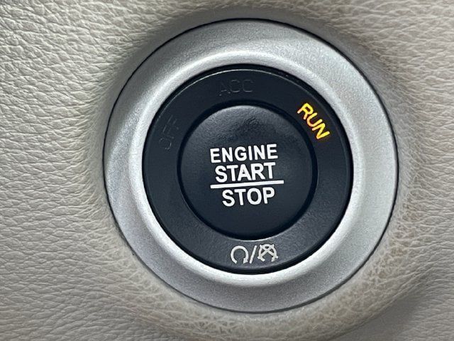 Used 2022 Chrysler Pacifica Limited FWD image 22
