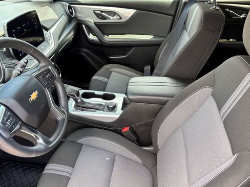 Used 2025 Chevrolet Blazer LT FWD image 17