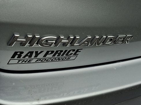 Used 2019 Toyota Highlander XLE AWD/4WD image 30