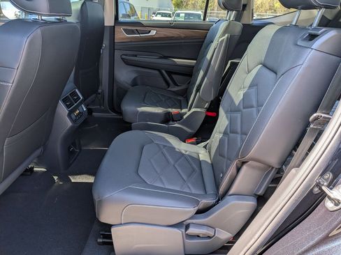 New 2026 Volkswagen Atlas SE image 28