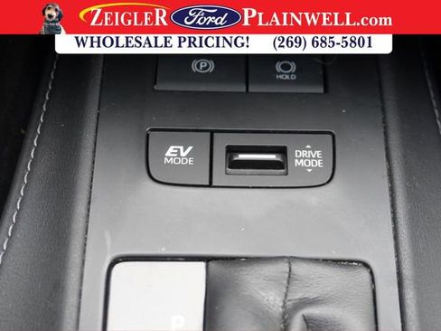 Used 2022 Toyota Venza LE image 22