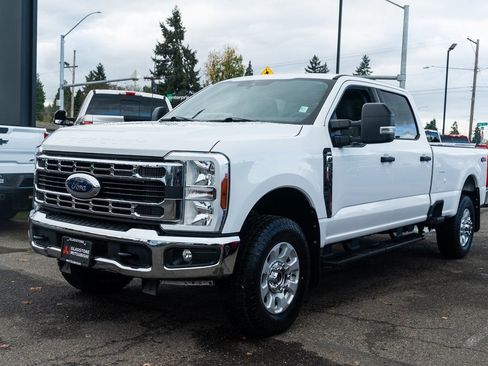Used 2024 Ford F350 XLT image 3