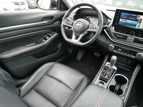 Certified 2023 Nissan Altima 2.0 SR FWD image 9
