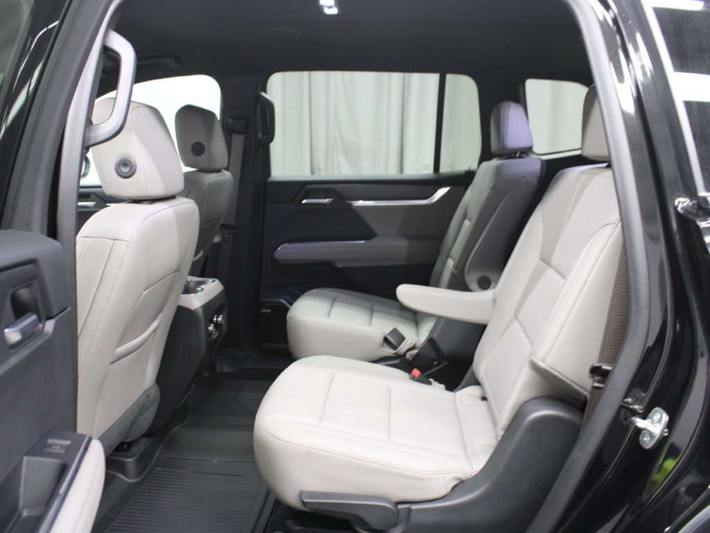 Used 2024 GMC Acadia Elevation w/ Trailering Package AWD/4WD image 16