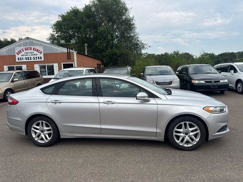 Used 2015 Ford Fusion SE FWD image 4