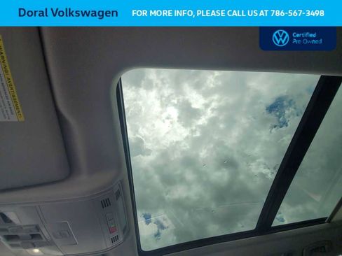 Used 2023 Volkswagen Tiguan SE w/ Panoramic Sunroof Package FWD image 23