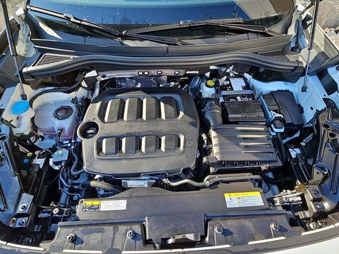 Certified 2025 Volkswagen Tiguan SE image 28