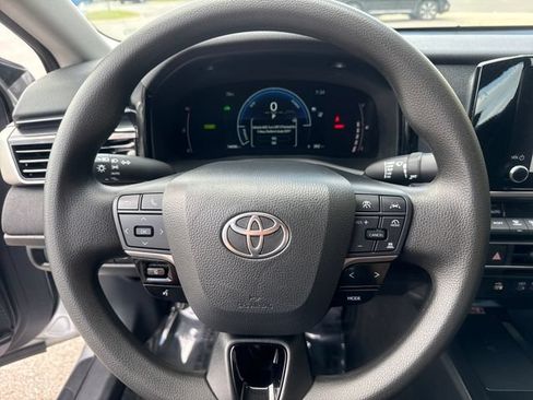 Used 2025 Toyota Camry LE FWD image 11