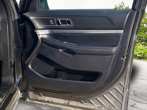 Used 2019 Ford Explorer XLT FWD image 28