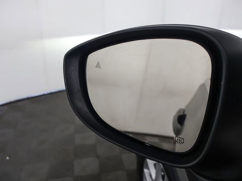 Used 2023 Chrysler Pacifica Touring-L FWD image 35