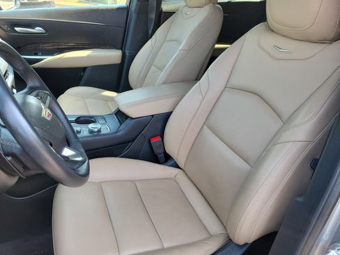 Used 2025 Cadillac XT4 Premium Luxury image 4