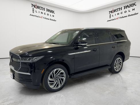 New 2026 Lincoln Navigator Premiere AWD/4WD image 5