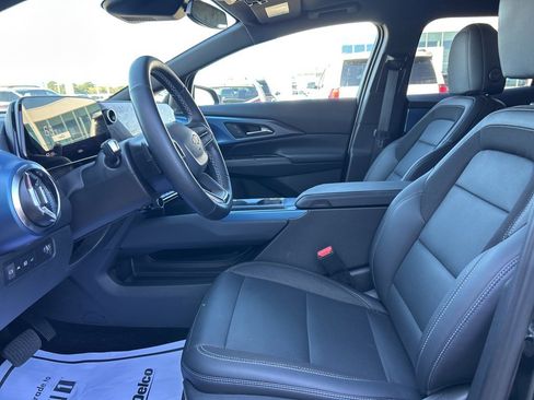 Used 2025 Chevrolet Equinox EV LT w/ Convenience Package image 14