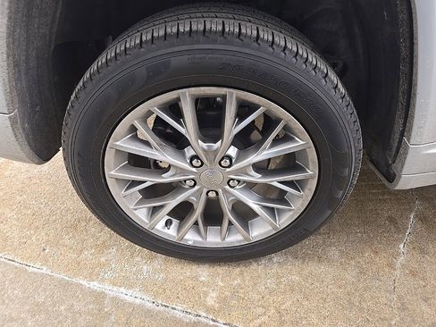 Used 2025 Jeep Grand Cherokee Summit image 21